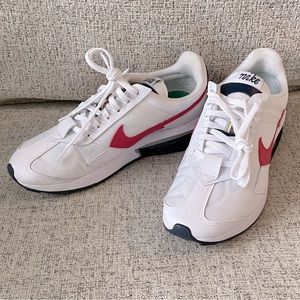 NIKE Air Max Pre-Day Sneakers in EUC • Women’s size 8